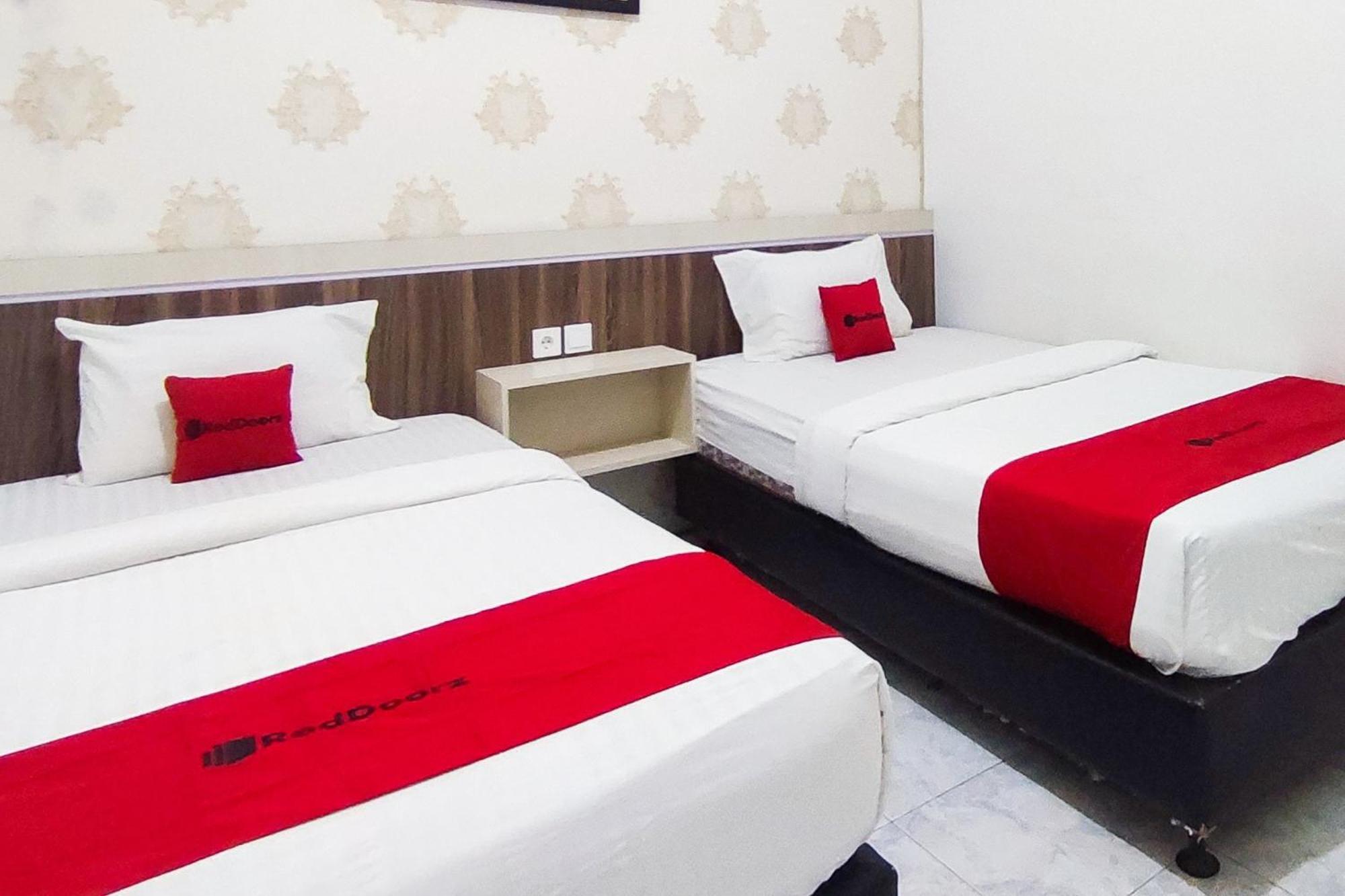 Reddoorz Syariah At Penginapan Eby Padang Exterior foto